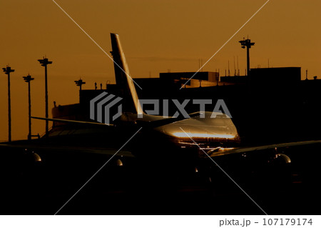 秋の新千歳空港_B747 離陸機 秋の新千歳空港_B747 離陸機 107179174
