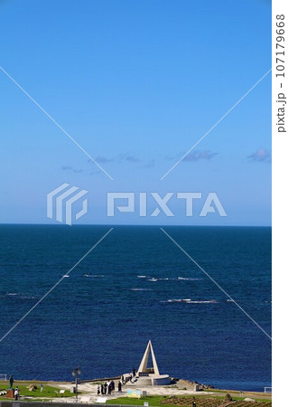 日本最北端の地、北緯四五度、北海道の宗谷岬にて何を想う？なつぞら北海道、遠くサハリンを望む、大いなる 107179668