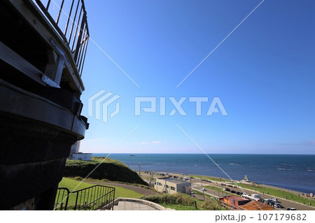 日本最北端の地、北緯四五度、北海道の宗谷岬にて何を想う?なつぞら北海道、遠くサハリンを望む、大いなる 日本最北端の地、北緯四五度、北海道の宗谷岬にて何を想う?なつぞら北海道、遠くサハリンを望む、大いなる 107179682