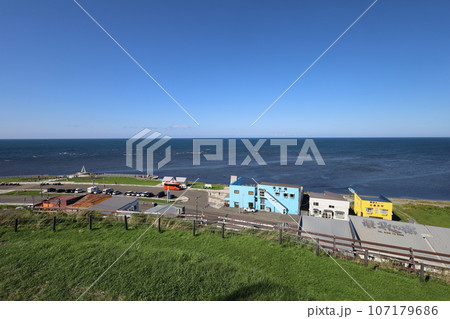 日本最北端の地、北緯四五度、北海道の宗谷岬にて何を想う?なつぞら北海道、遠くサハリンを望む、大いなる 日本最北端の地、北緯四五度、北海道の宗谷岬にて何を想う?なつぞら北海道、遠くサハリンを望む、大いなる 107179686