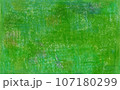 ザラッとした質感の紙に緑色でペイントした壁紙素材 107180299