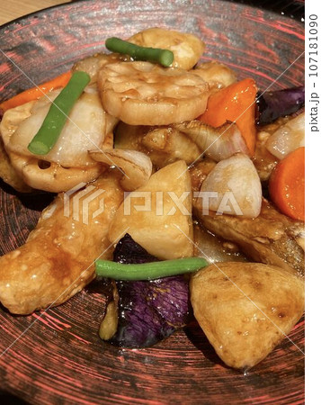 昼食で食べる「すけそう鱈と野菜の黒酢あん定食」 昼食で食べる「すけそう鱈と野菜の黒酢あん定食」 107181090
