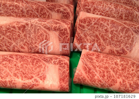 市場の 鮮魚 肉 青果 市場の 鮮魚 肉 青果 107181629