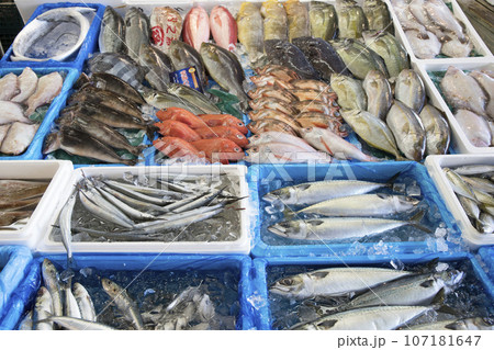 市場の 鮮魚 肉 青果 市場の 鮮魚 肉 青果 107181647