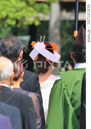 神社の結婚式　白無垢の花嫁　花嫁衣裳 107181916