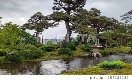 兼六園の風景【日本・石川】 107182155