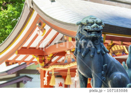 御霊神社 　東宮と青銅狛犬（大阪市中央区淡路町） 107183086