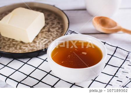 Fragrant melted brown butter for sauce in a bowl on the table 107189302