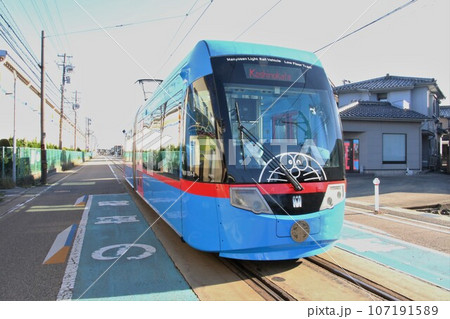 富山県高岡市の路面電車万葉線 107191589