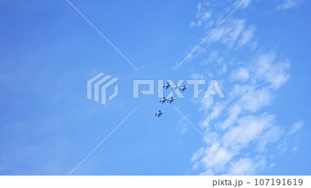 ブルーインパルスの編隊飛行 ブルーインパルスの編隊飛行 107191619