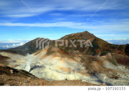[定額] 秋の立山室堂の地獄谷展望台から望む地獄谷 ( 2021年9月 富山県 立山町 ) 107192155