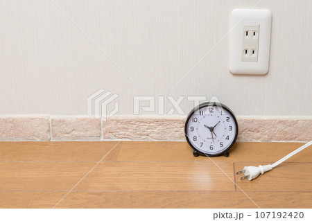 【時間と電気のイメージ】 【時間と電気のイメージ】 107192420