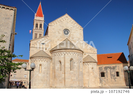クロアチアの世界文化遺産、アドリア海の島トロギール　鐘楼を有する聖ロヴロ大聖堂 107192746