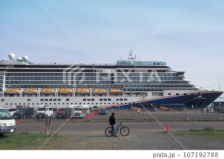 日本初寄港のクルーズ船 カーニバル・ルミノーザ/小樽港勝納ふ頭 日本初寄港のクルーズ船 カーニバル・ルミノーザ/小樽港勝納ふ頭 107192788