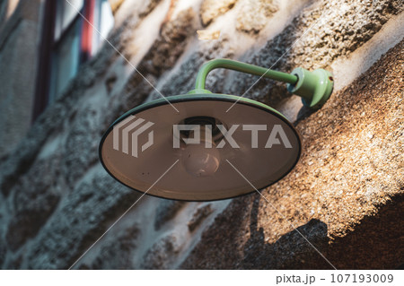 Old industrial style lamp 107193009