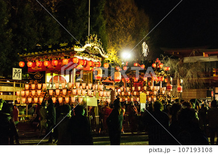 秩父神社の夜祭りの様子 107193108
