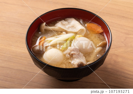 [宮城県]　宮城(仙台)芋煮　豚肉味噌味 107193271