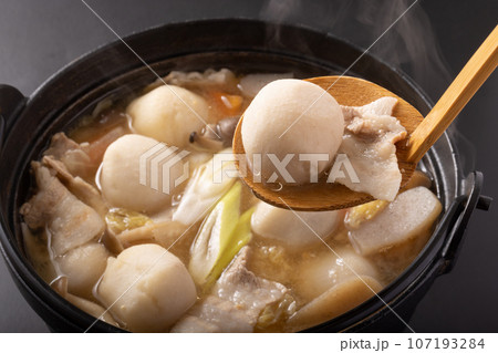 [宮城県]　宮城(仙台)芋煮　豚肉味噌味 107193284