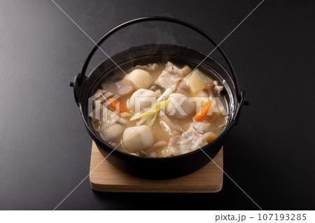 [宮城県]　宮城(仙台)芋煮　豚肉味噌味 107193285