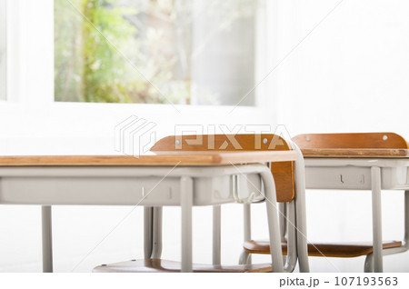 学校　机　イメージ 107193563
