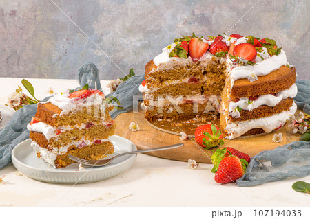 Sponge cake with fresh strawberries 107194033
