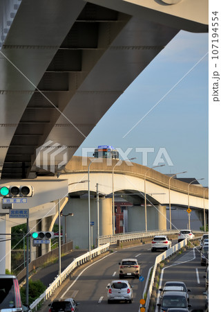 《愛知県》名古屋都市風景 守山区宮前橋と名古屋ガイドウェイバスの高架橋 《愛知県》名古屋都市風景 守山区宮前橋と名古屋ガイドウェイバスの高架橋 107194554