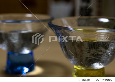 日本酒の入ったグラス 日本酒の入ったグラス 107194965