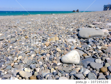 ひすい原石と親不知海岸 ひすい原石と親不知海岸 107195220
