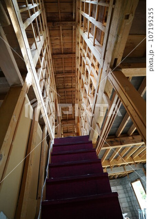 解体工事中の家 107195255