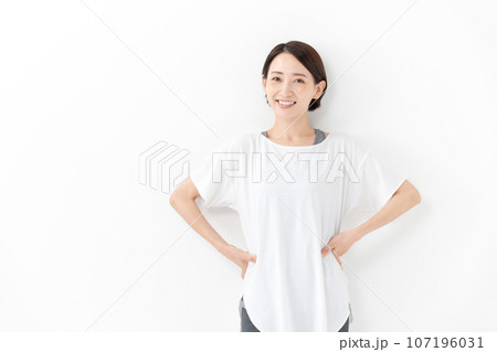 健康なミドル女性 健康なミドル女性 107196031