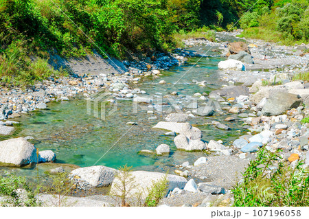 夏の青海川 107196058