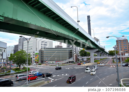 《愛知県》名古屋都市風景 中区鶴舞公園前交差点と名古屋高速 《愛知県》名古屋都市風景 中区鶴舞公園前交差点と名古屋高速 107196086