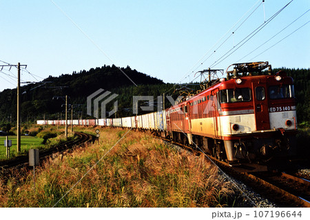 2002年 旧東北本線を走るED75140重連コンテナ貨物列車 2002年 旧東北本線を走るED75140重連コンテナ貨物列車 107196644