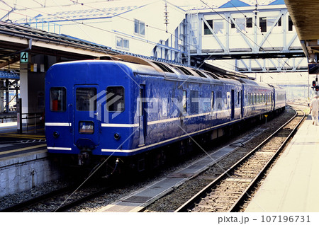 2002年 終着駅に着いた24系ブルートレインあけぼの 2002年 終着駅に着いた24系ブルートレインあけぼの 107196731