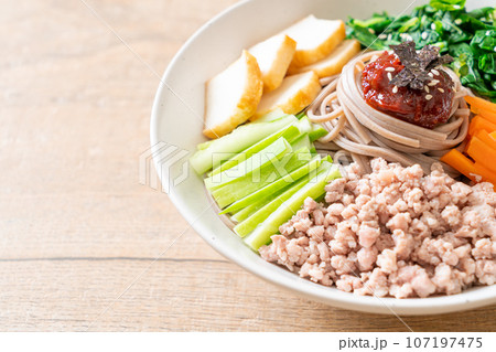 Korean spicy cold noodles 107197475