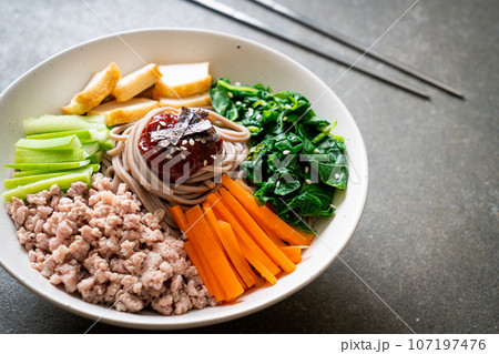 Korean spicy cold noodles 107197476