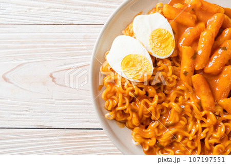 Rabokki (Ramen or Korean instant noodle and Tteokbokki) in spicy korean sauce Rabokki (Ramen or Korean instant noodle and Tteokbokki) in spicy korean sauce 107197551