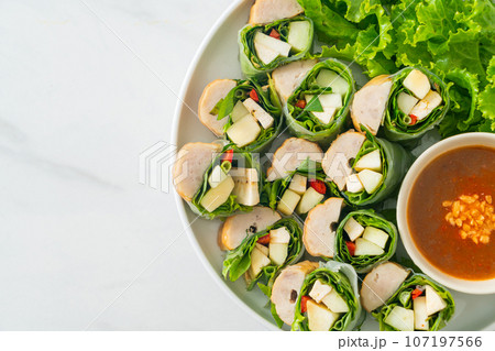 Vietnamese meatball wrap or Vietnamese salad roll or Namnueng or Nem Nuong 107197566