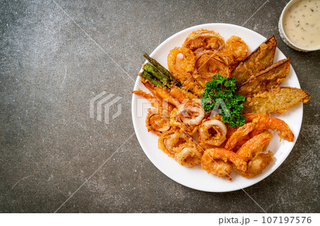 deep fried seafood (shrimps and squid) with mix vegetable deep fried seafood (shrimps and squid) with mix vegetable 107197576