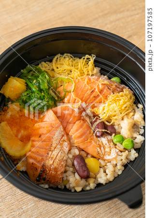 grilled salmon with brown rice donburi 107197585