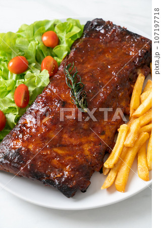 grilled and barbecue ribs pork 107197718