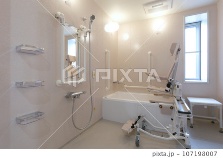 介護風呂・介護用に使える広々とした浴室・新築家屋の介護風呂 107198007