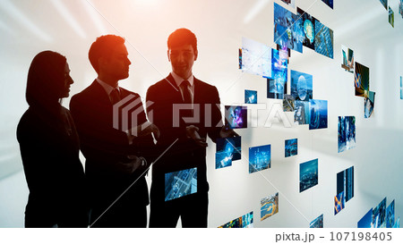 映像を見るビジネスグループ 107198405