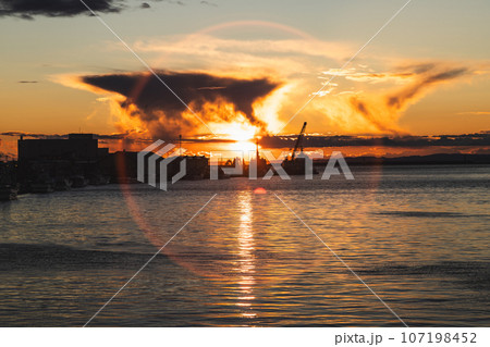 釧路の夕焼けの景色 釧路の夕焼けの景色 107198452