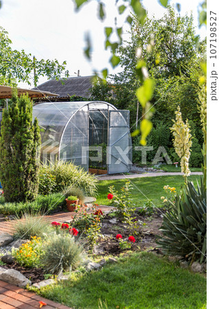 Geenhouse 107198527