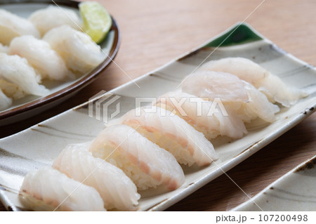 ヒラメとスズキの握り 107200498
