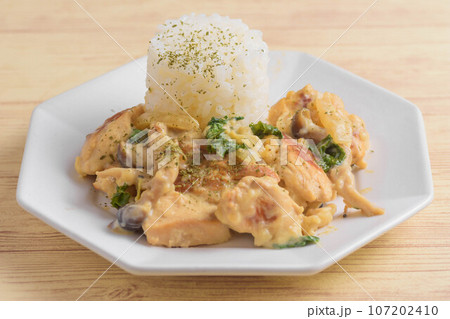 鶏肉のクリーム煮 107202410
