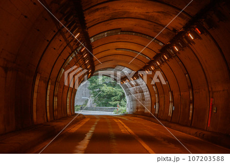 古いトンネルの素材画像 107203588