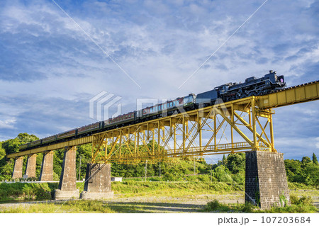一ノ戸川橋梁を渡るSLばんえつ物語　福島県喜多方市 107203684