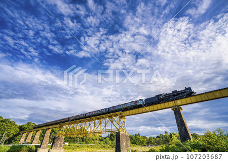 一ノ戸川橋梁を渡るSLばんえつ物語　福島県喜多方市 107203687
